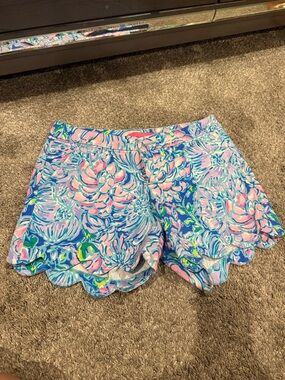 Lilly Pulitzer Floral Scallop Hem Women's Shorts - Pink & Blue